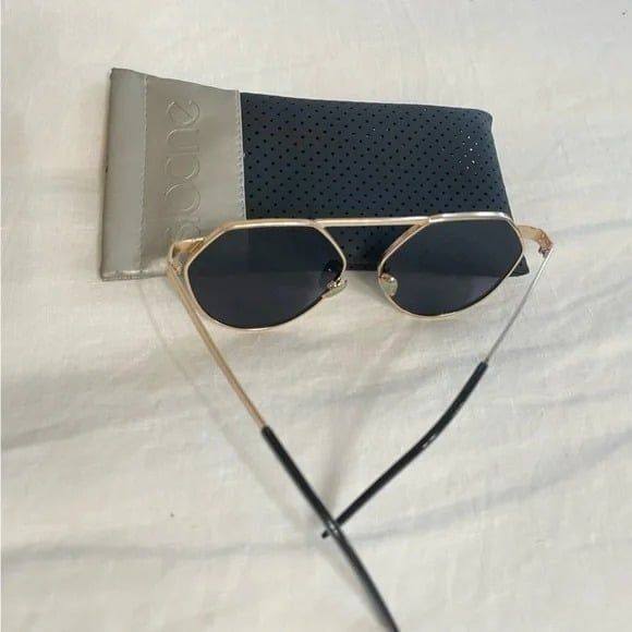 Sloane | Men | Sunglasses | Isak in Gold/Black | Preloved - Picture 3 of 7